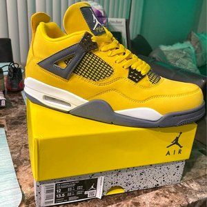 Air Jordan 4 lightining